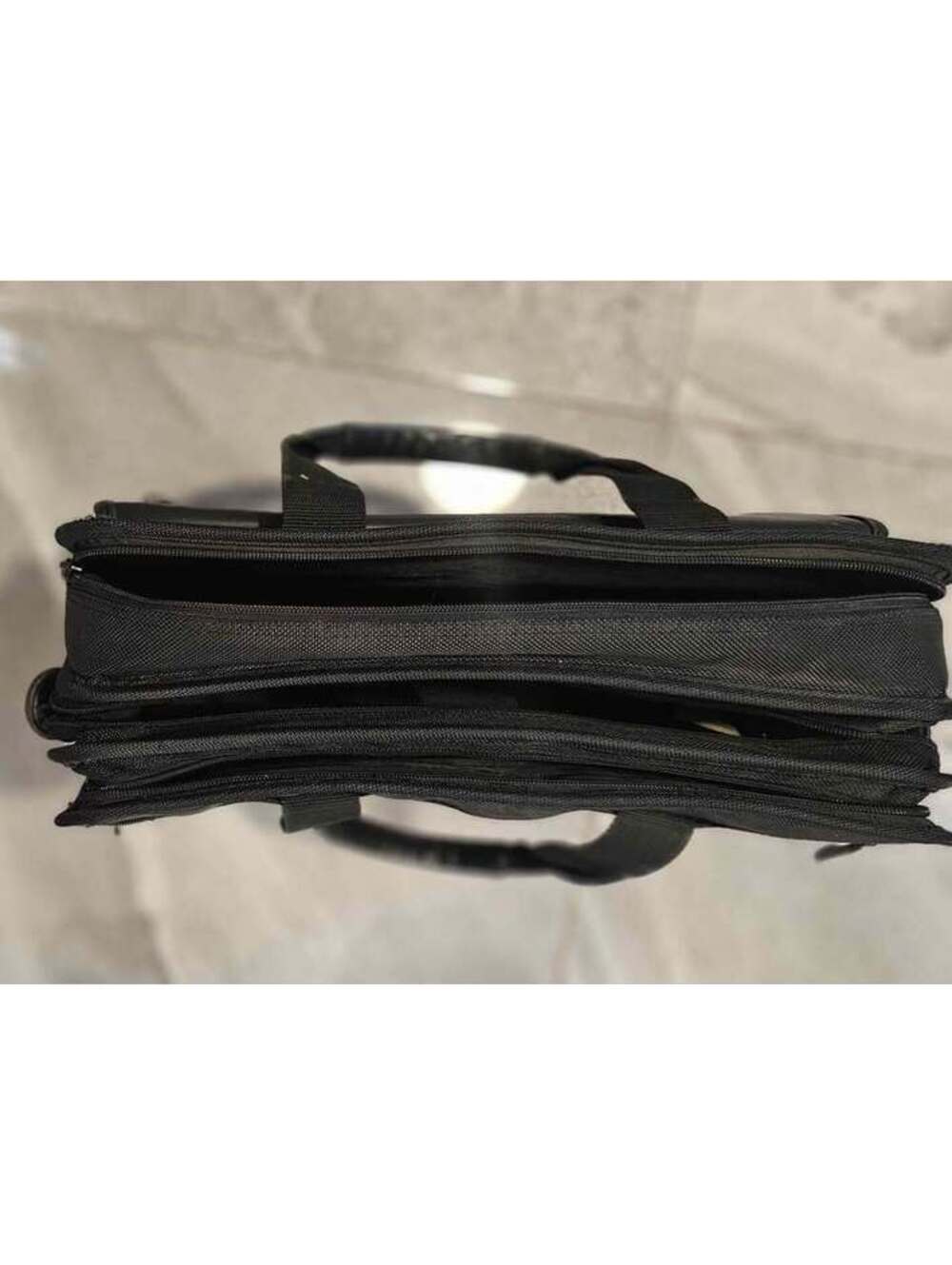 Targus Black Expandable Laptop Bag with Handles and Shoulder Strap